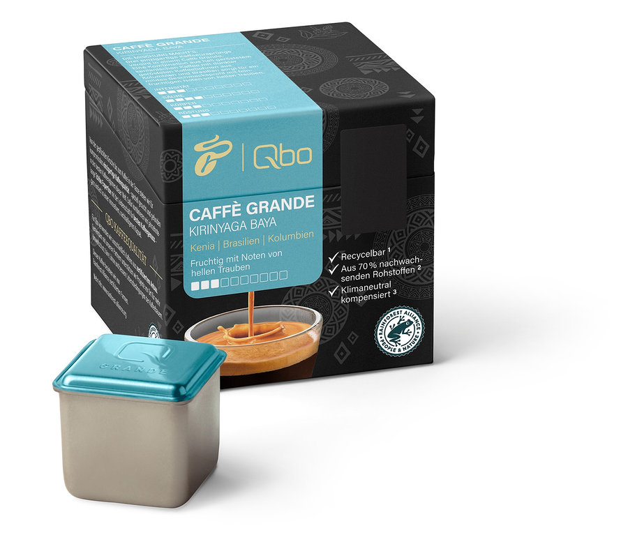 Eine Packung Qbo Caffè Grande KIRINYAGA BAYA und eine Kapsel.