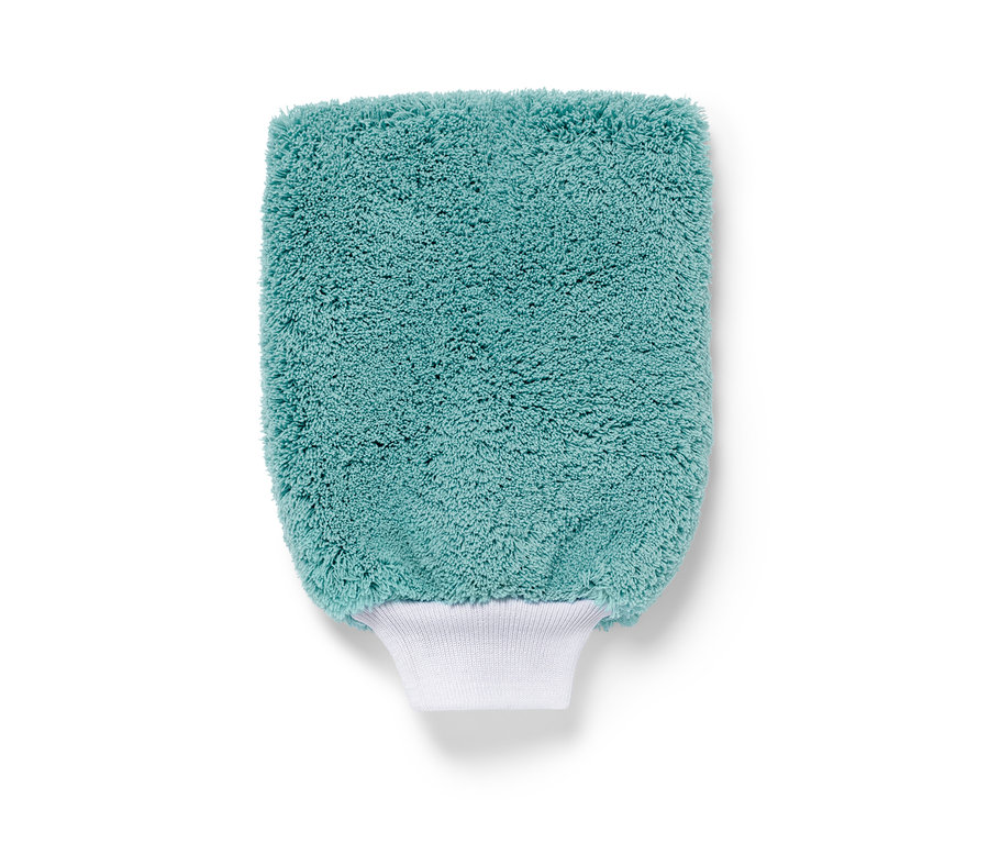 Ein türkisener Auto-Waschhandschuh mit weißem Bündchen.