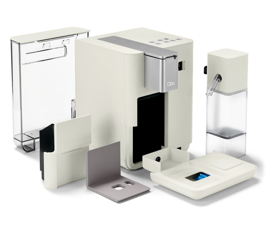 Qbo MILK MASTER White Cashmere Kaffeemaschine und Zubehör.