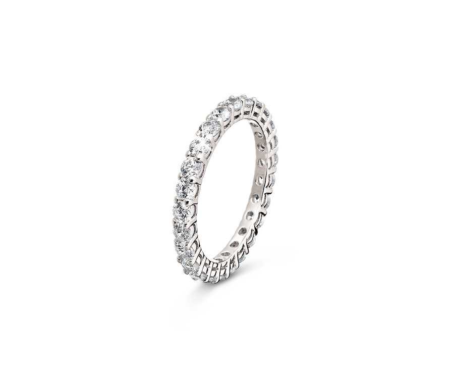 Ein 925 Silber Ring Memory mit Steinen rundherum.