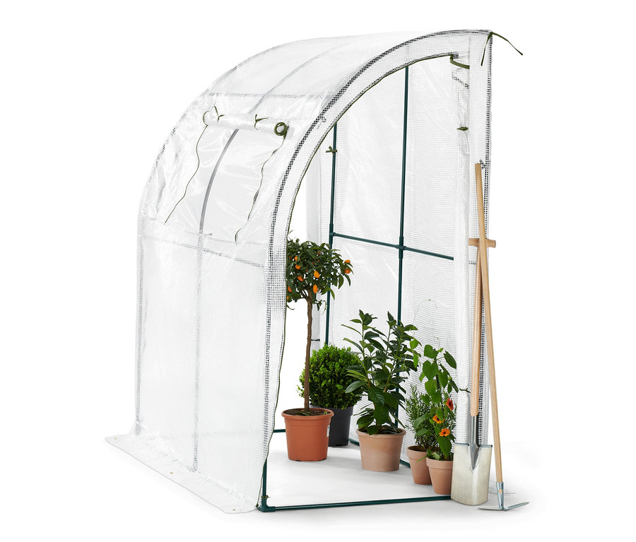 Im Anlehn-Pflanzenschutzzelt stehen vier Pflanzen in Töpfen und ein Spaten.