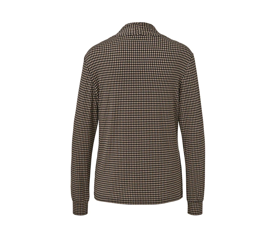 Rückansicht des bedruckten Blusenshirts mit V-Ausschnitt.