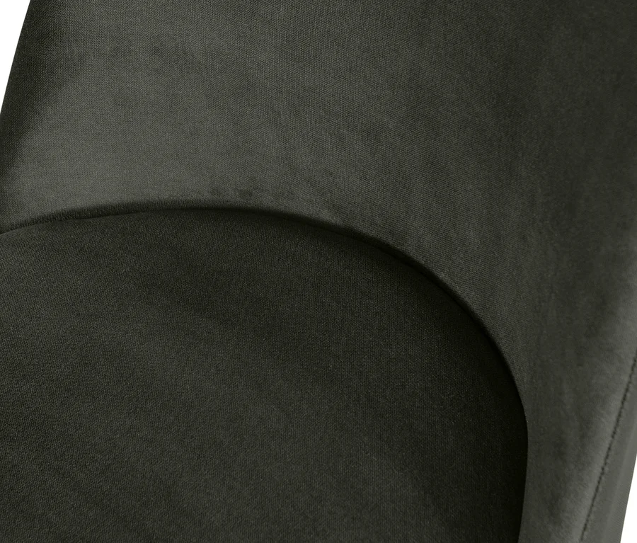 Detailaufnahme eines dunkelgrünen Samt-Esszimmerstuhls »Vogue« von BePureHome.