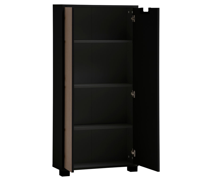 Schwarzer Schrank mit geöffneter Tür und Regalen im Inneren.