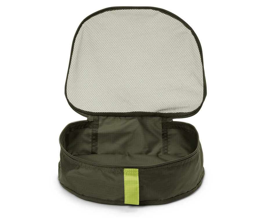 Geöffnete, olivgrüne, runde Tasche mit Netzdeckel.
