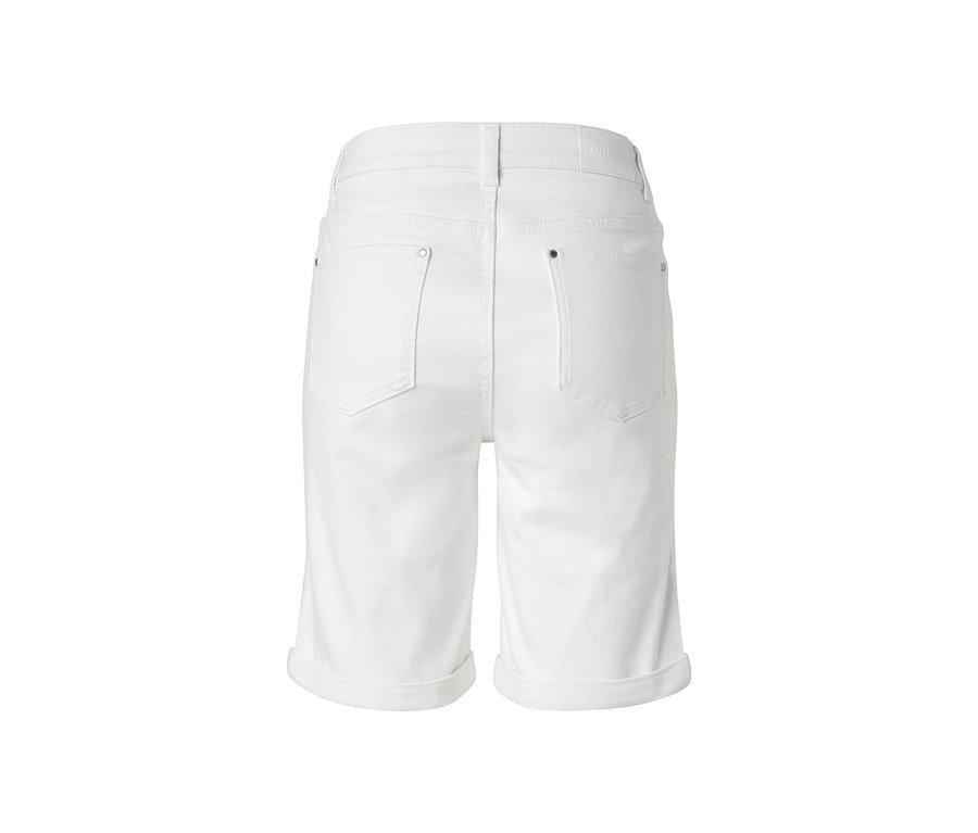 Rückansicht der cremeweißen Denimshorts ‒ Fit »Lea«.