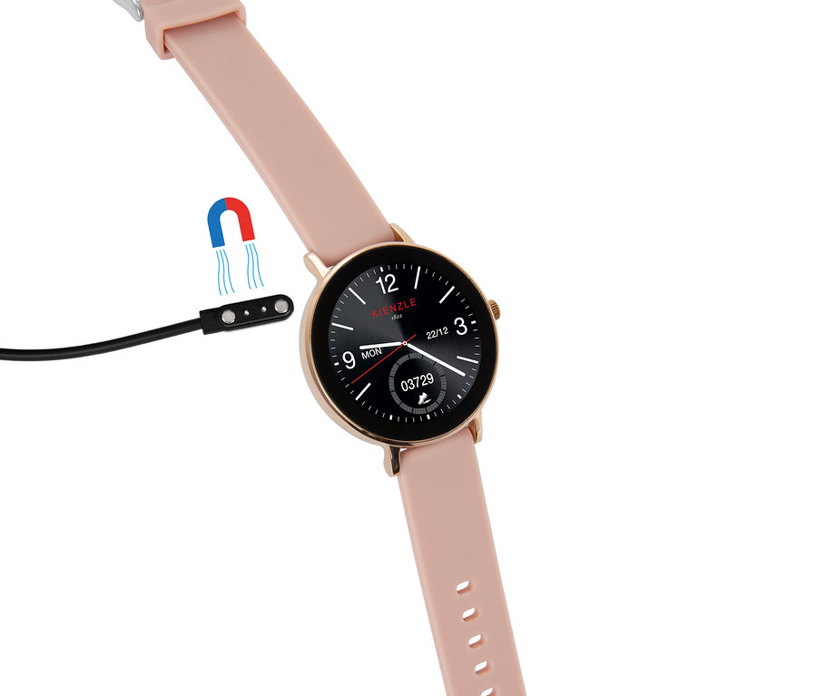 Nahaufnahme der roségoldfarbenen Kienzle »Active Smart Slim« Uhr beim Aufladen mit Magnetkabel.
