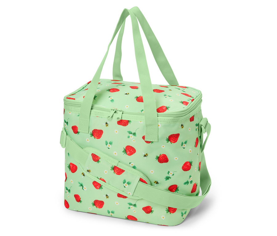 Eine hellgrüne Kühltasche mit Erdbeeren und Bienen darauf, mit Tragegriffen und einem Schultergurt.