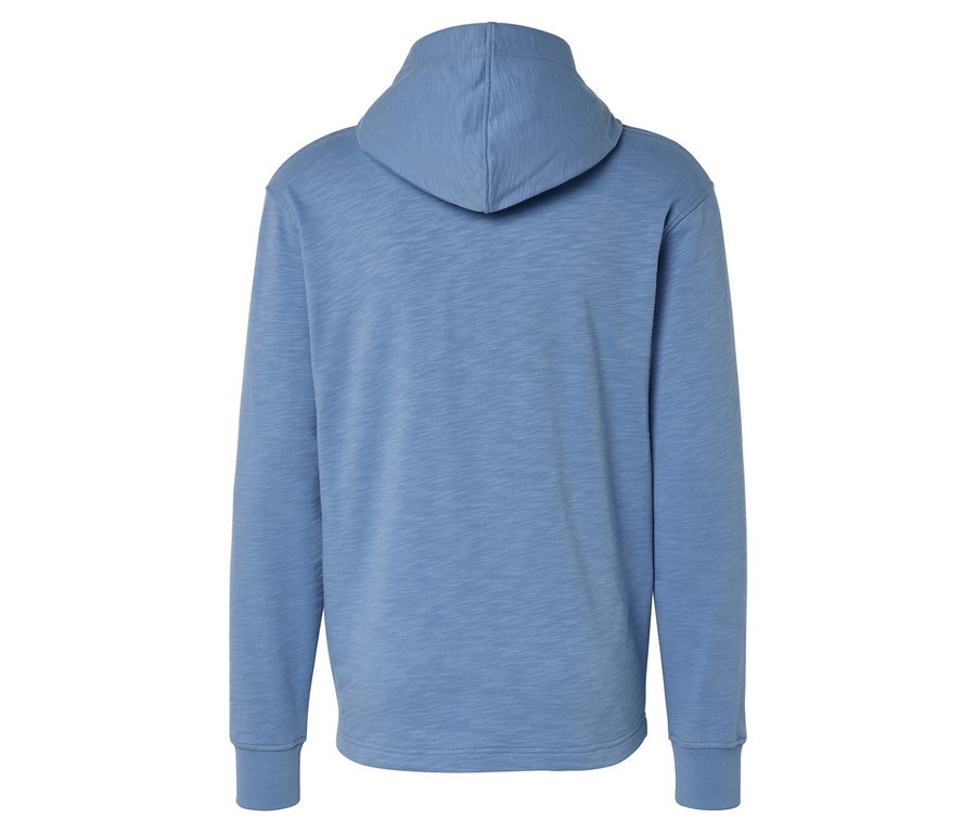 Rückansicht eines hellblauen Kapuzenpullovers.