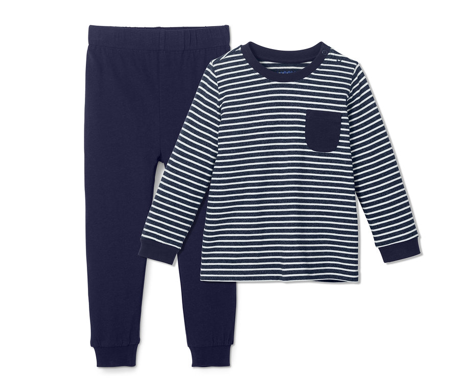 Marineblauer Pyjama mit weißen Streifen und langen Ärmeln.