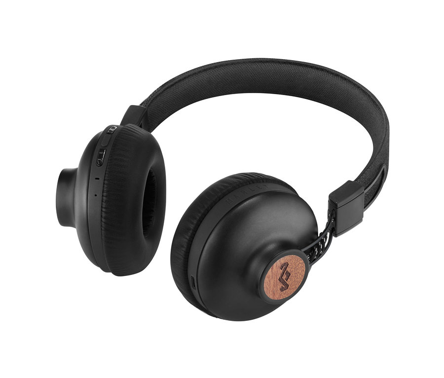Schwarze House of Marley »Positive Vibration 2« Bluetooth®-On-Ear-Wireless-Kopfhörer auf weißem Hintergrund.
