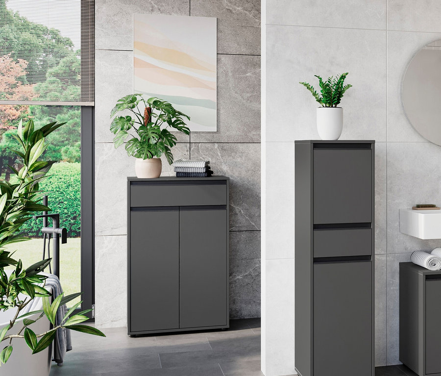 Badezimmer-Anordnung mit Waschbecken, Spiegel und graphitfarbener Kommode Lemont.