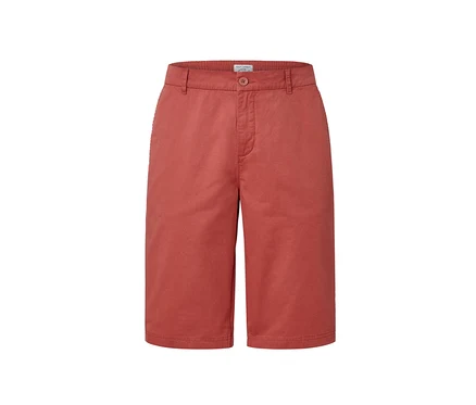 Terra-farbene Chino-Shorts.