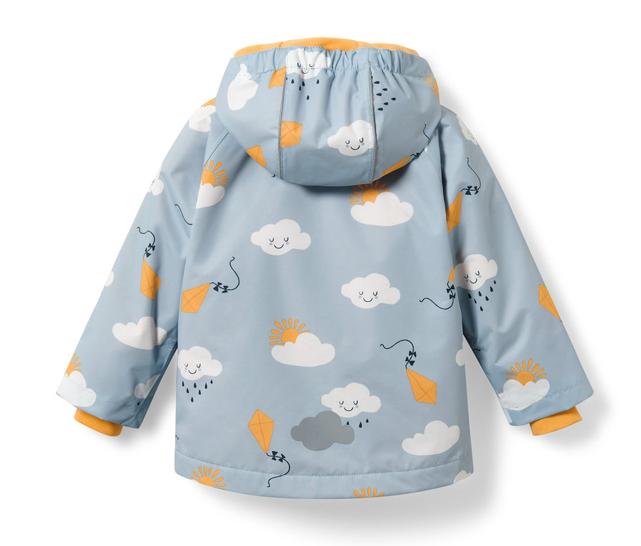 Hellblaue Kleinkind-Thermo-Regenjacke mit Alloverprint von Wolken, Sonne und Drachen.