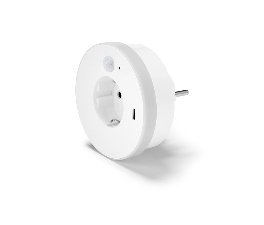 Weißes LED-Nachtlicht mit Steckdose und USB-C-Buchse.