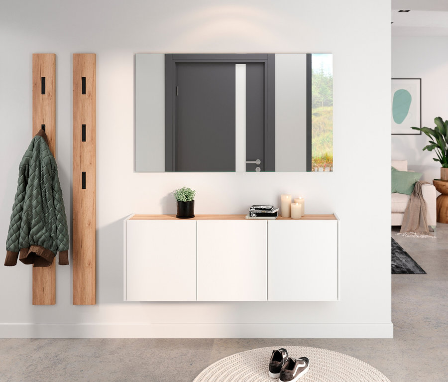 Eingangsbereich mit weißem Mehrzweckschrank »Libbiano«, Spiegel und Wandgarderobe.