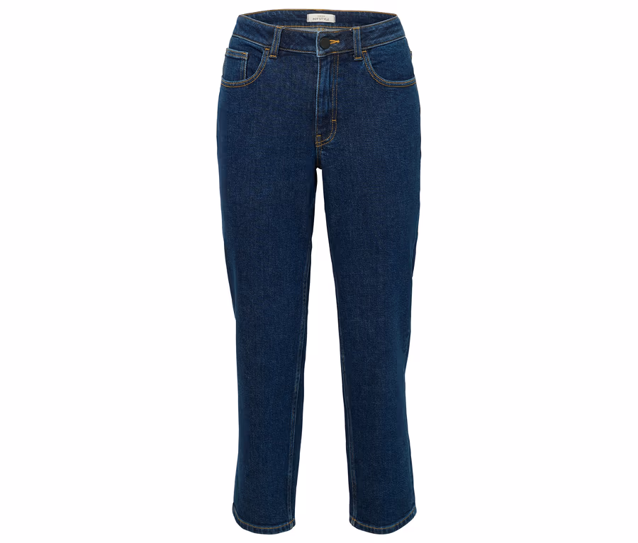 Eine blaue Jeans mit geradem Schnitt.