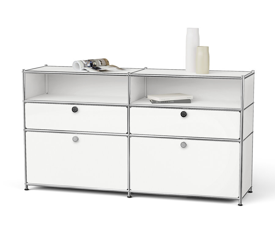 Weißes modulares Aufbewahrungssystem mit vier Schubladen, Zeitschrift und Vasen oben.