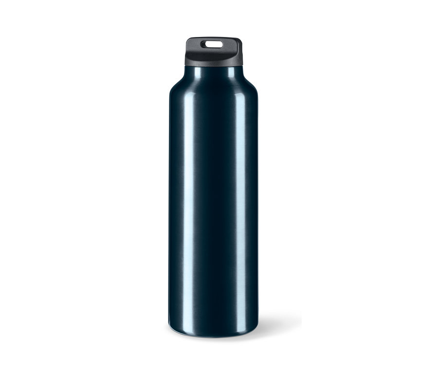 Eine blaue To-go-Isolier-Trinkflasche auf weißem Hintergrund.