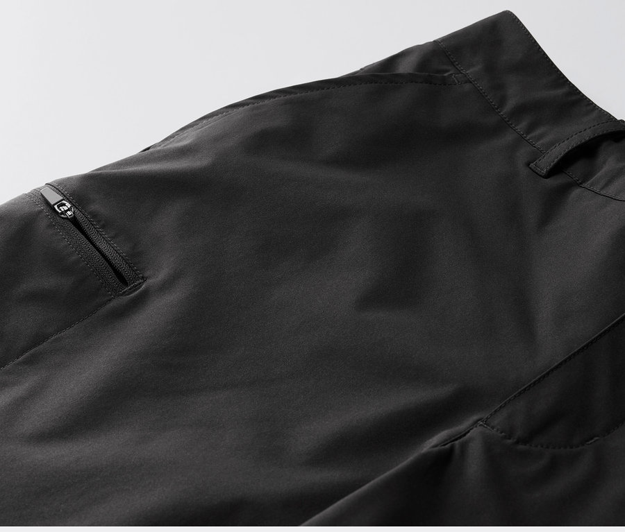 Detailaufnahme von Softshell-Funktionsshorts.