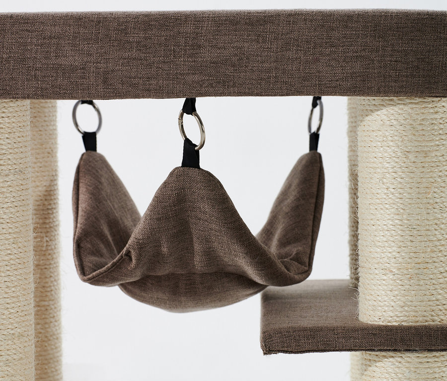 Detailansicht des braunen Nobby Kratzbaums »HITAL« mit Hängematte und Sisalsäulen.