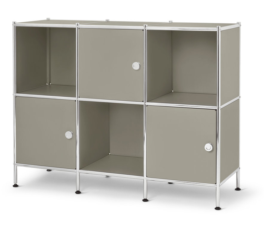 Graues modulares Regal mit Chromrahmen, bestehend aus sechs Fächern, von denen drei mit Türen versehen sind.
