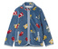 Blaue Fleecejacke mit Reissverschluss und bunten Fahrzeugmotiven.