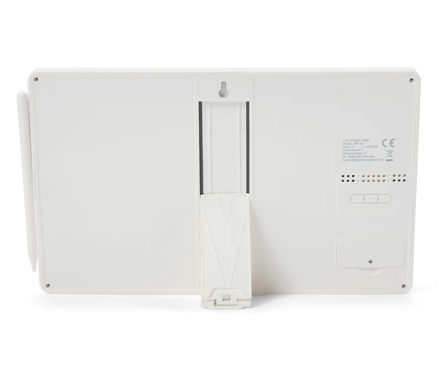 Weißes LCD-Schreibtablett von hinten mit ausklappbarem Ständer, seitlichem Stift, Wandhalterung und Beschriftungen.