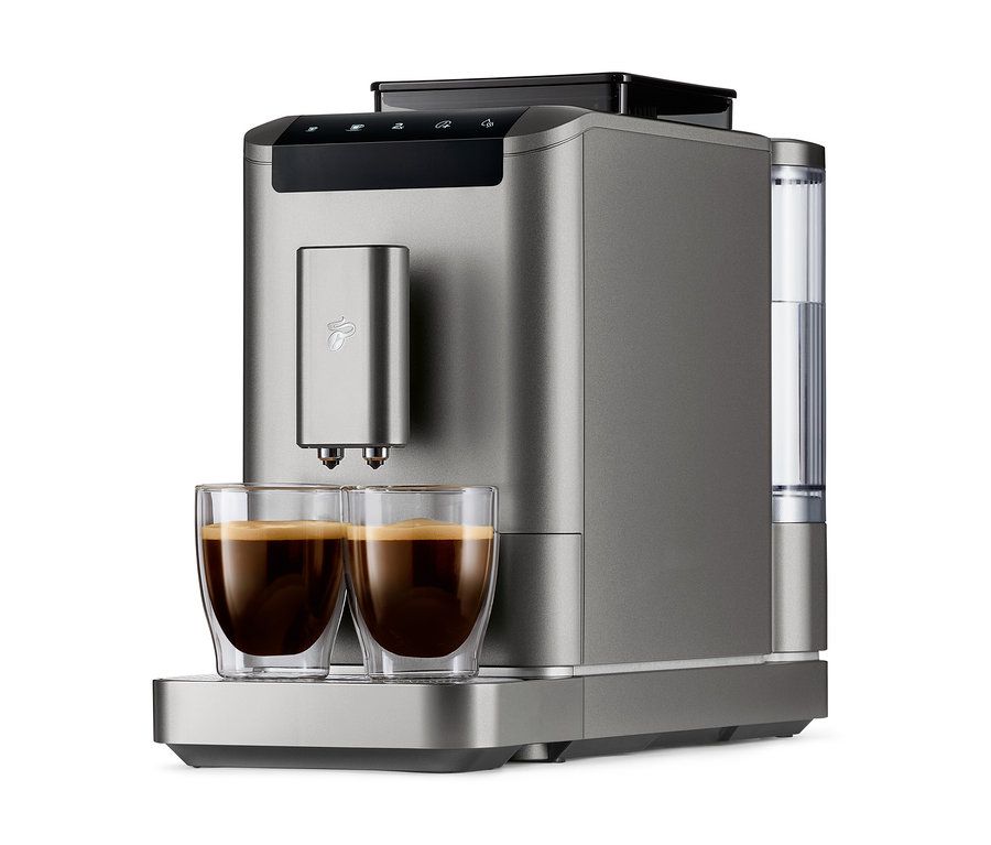 Ein »Esperto2 Caffè« Kaffeevollautomat in Titanium Silver mit zwei Gläsern gefüllt mit Kaffee.
