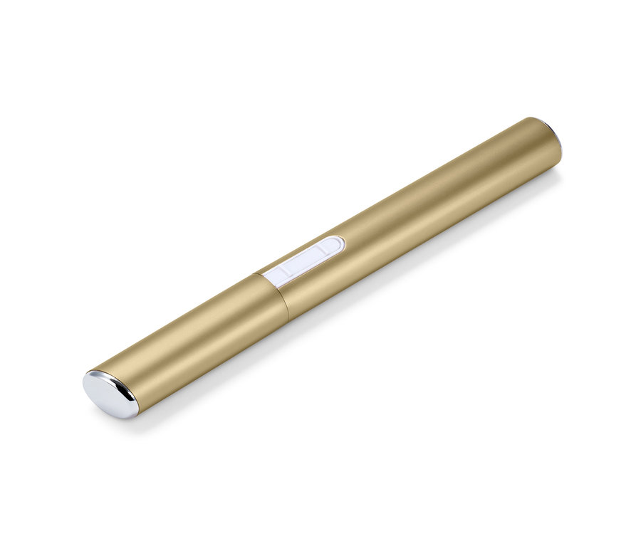 Goldener elektrischer Augenbrauen-Trimmer liegt auf weißem Hintergrund.