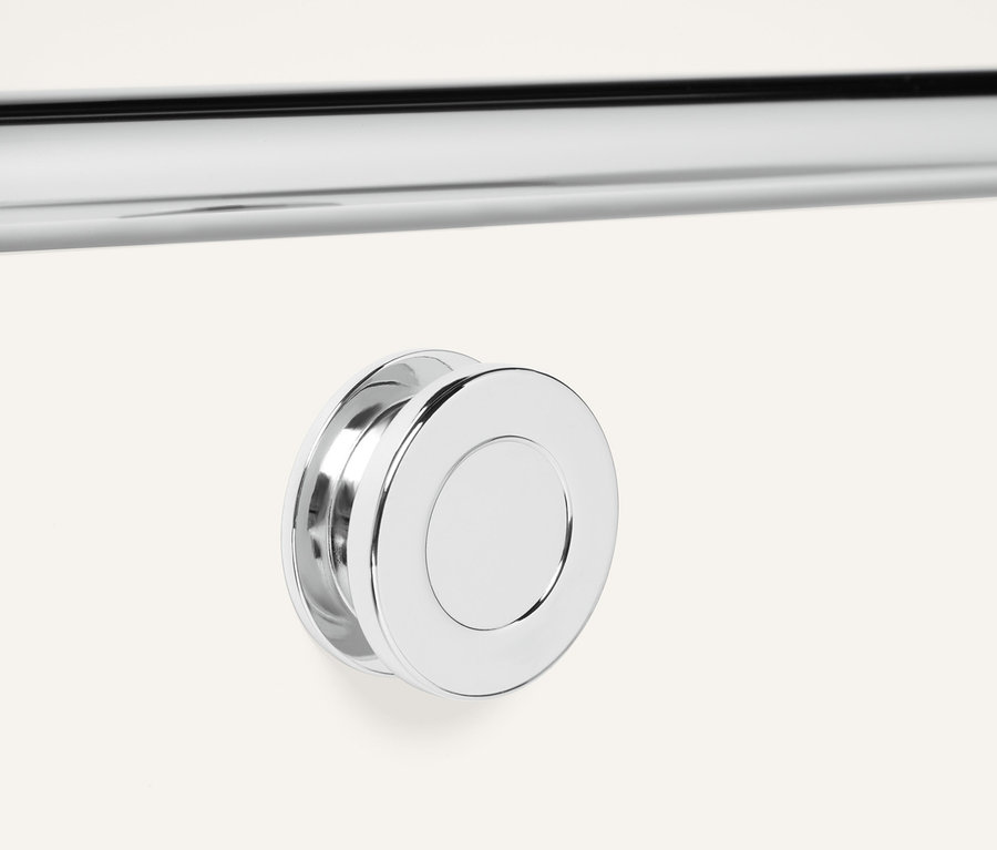 Detailansicht eines weißen Lowboards Metall »CN3« mit Klappenfächern.