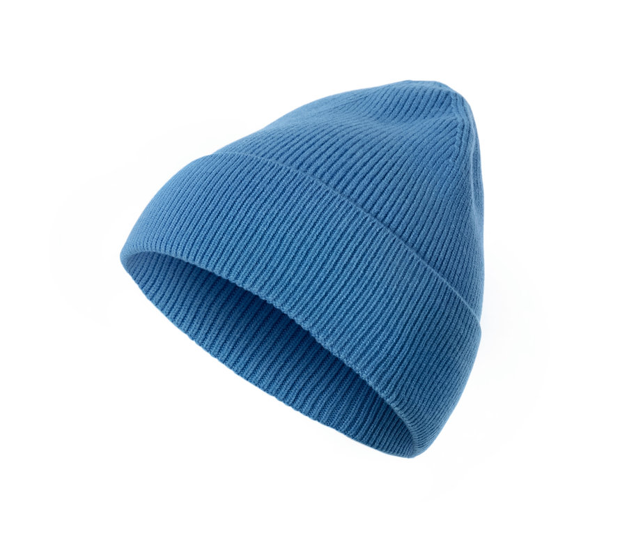 Eine blaue Strickmütze.