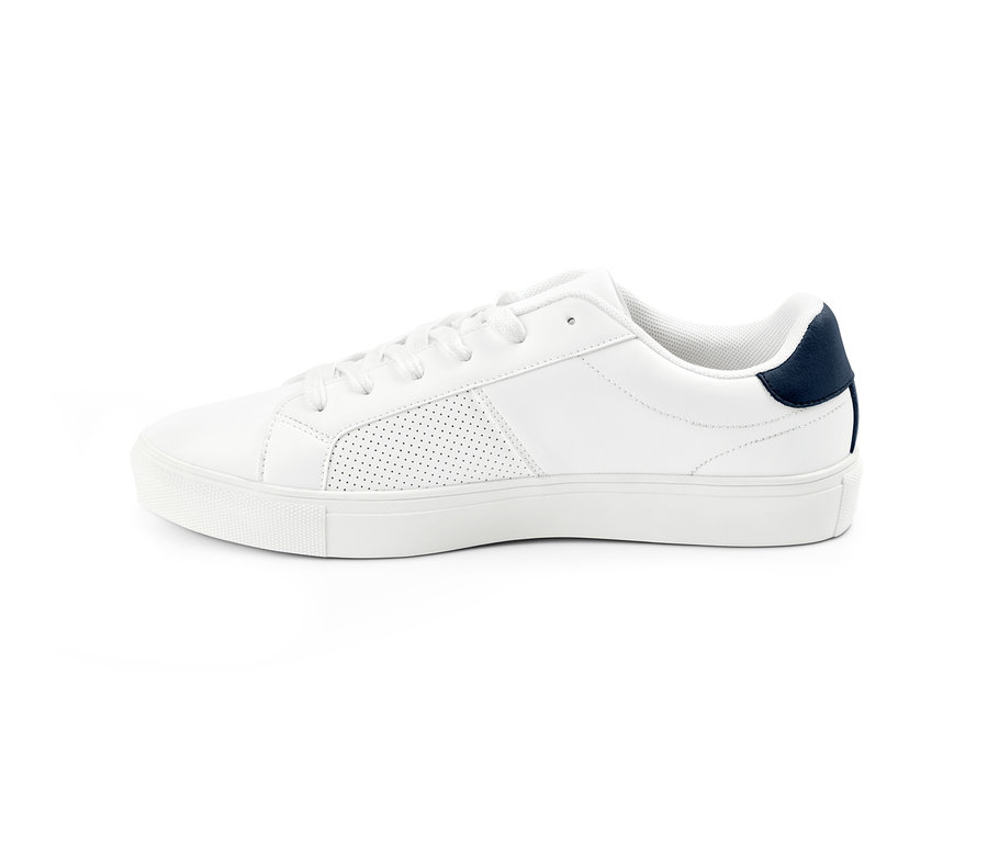Weißer Sneaker.