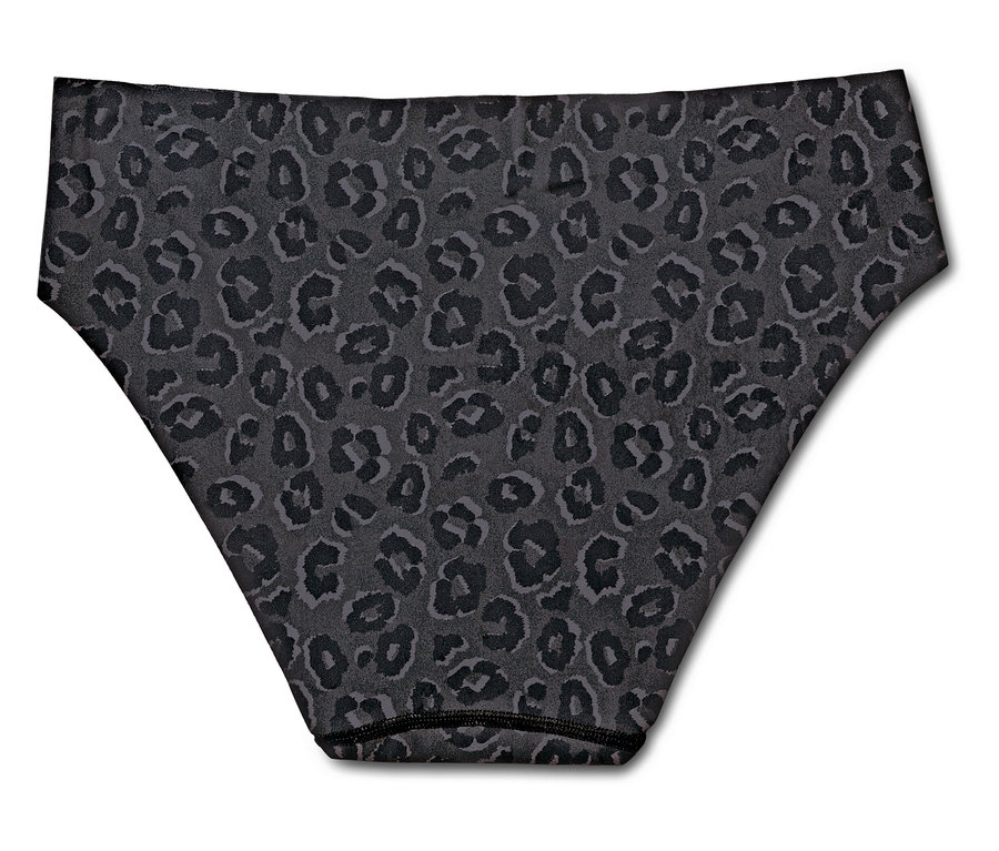 Eine Badehose mit Leopardenmuster auf weißem Hintergrund.