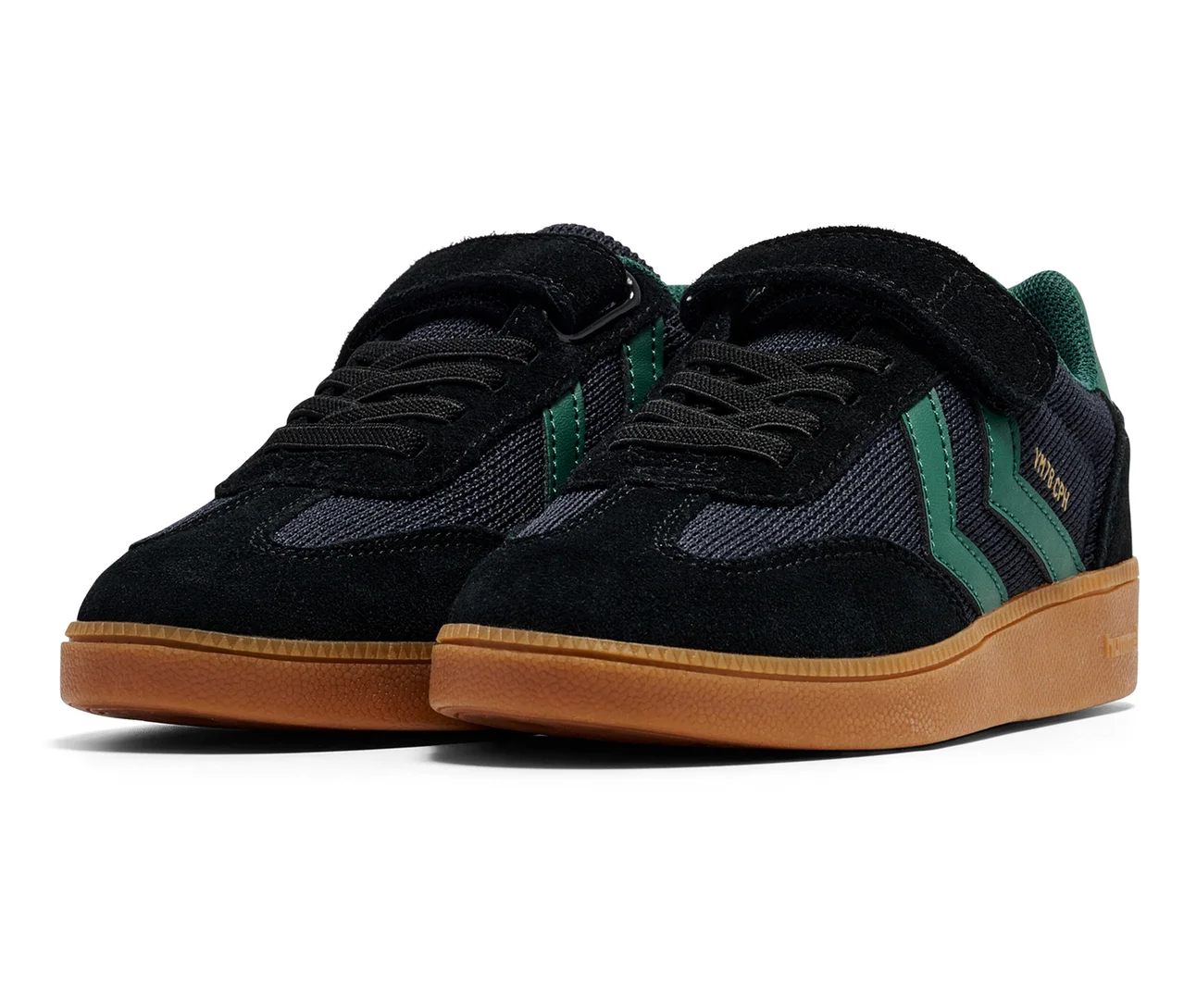 Zwei schwarze HUMMEL VM78 CPH JR Schuhe.