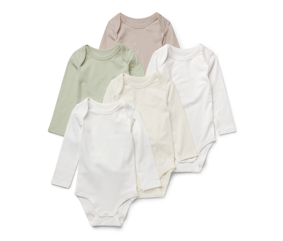 Fünf langärmelige Baby-Bodys in Weiss, Creme, Khaki und Hellgrün.