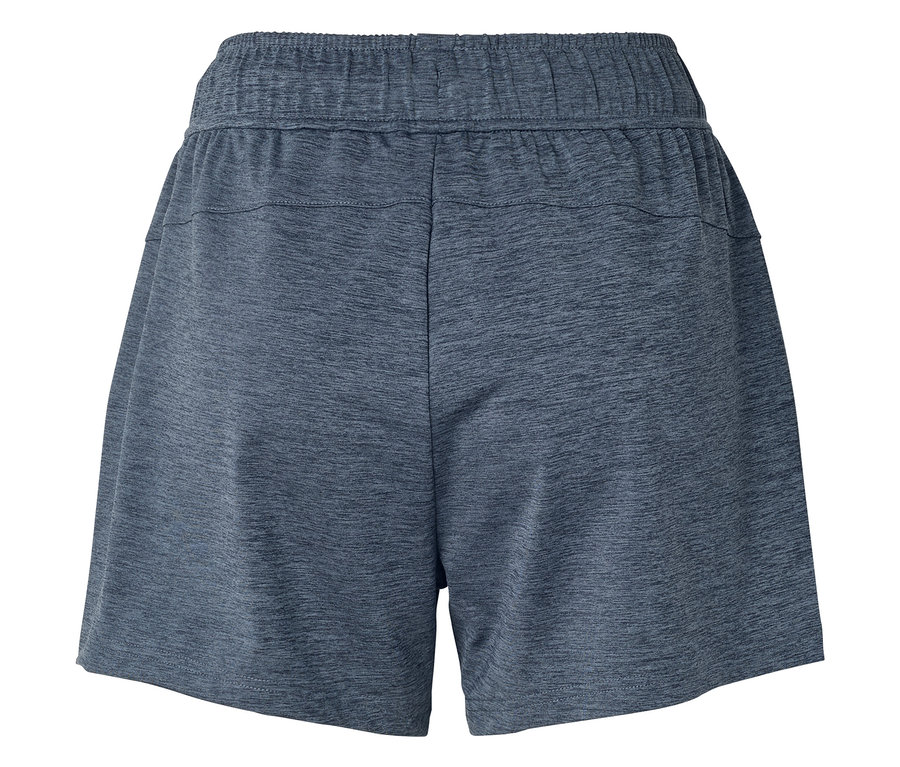 Nahaufnahme von Shorts in blau melierter Farbe. Die Shorts haben einen elastischen Bund.