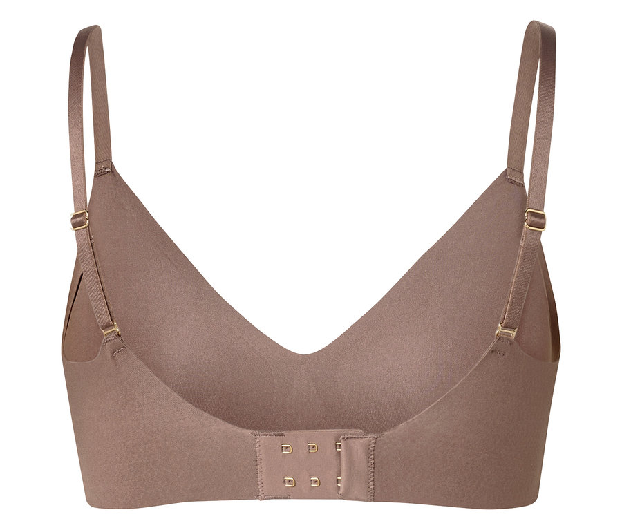 Nahaufnahme eines beigen BHs mit verstellbaren Trägern und Hakenverschluss hinten.