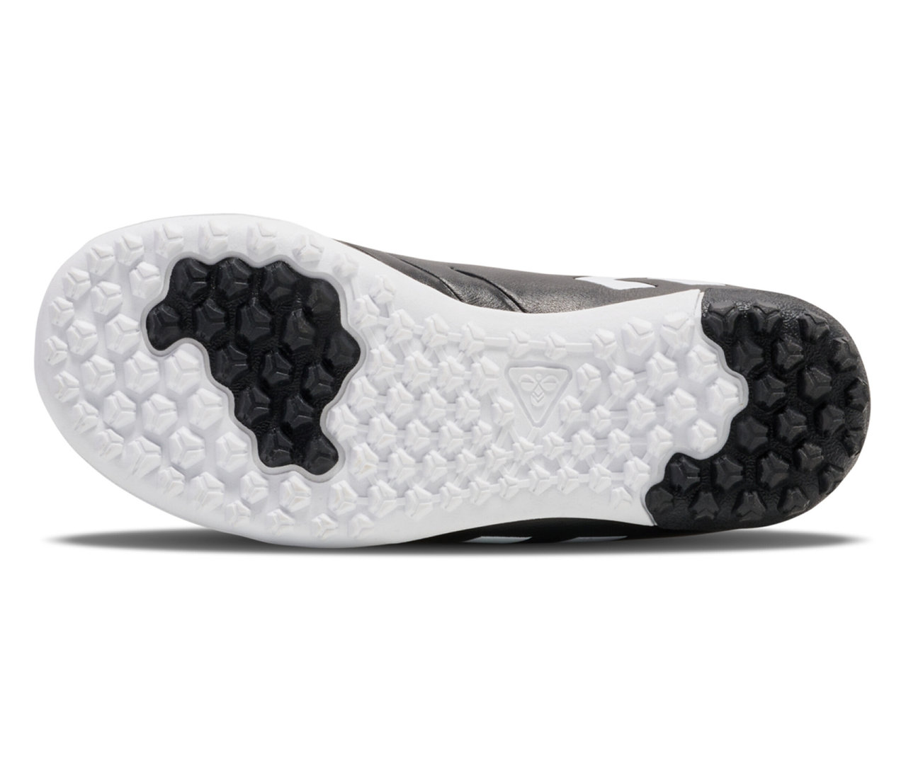 Sohle des schwarzen hummel® Top Star Turf JR Fußballschuhs mit weißen Noppen.