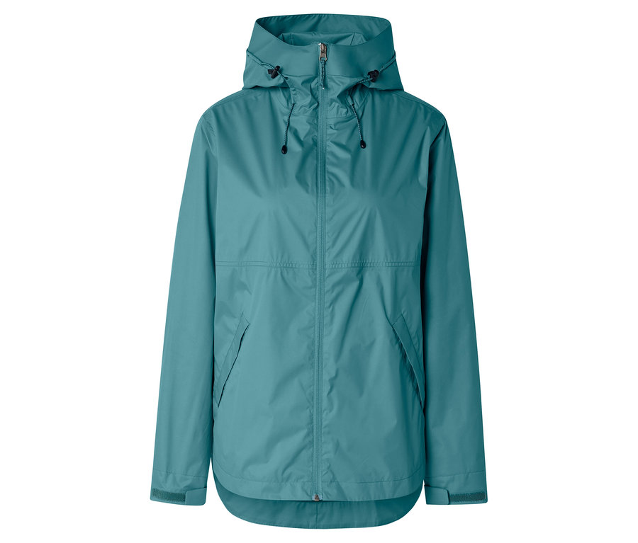 Türkisblaue Regenjacke mit Kapuze, Reißverschluss und Taschen auf weißem Hintergrund.