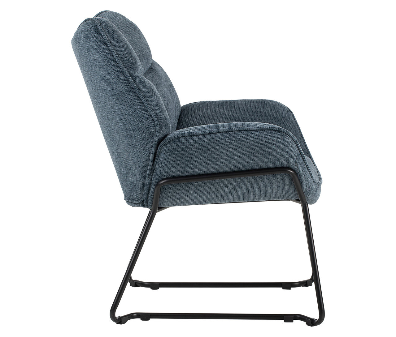 Seitenansicht des blauen DeVries Sessels »Aliano« mit schwarzem Metallgestell.