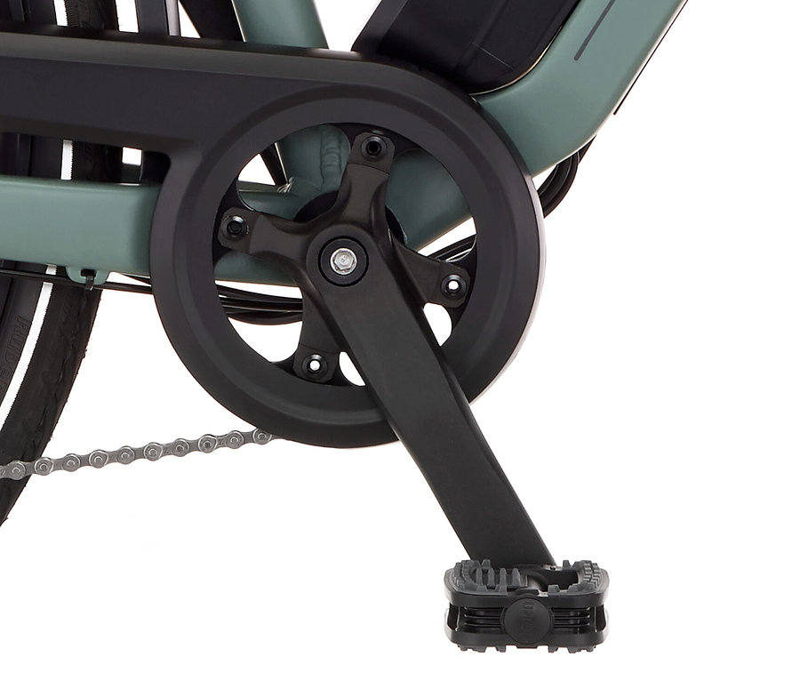 Nahaufnahme des Kettenblatts und des Pedals eines Fischer Viator 2.1, 50 cm Fahrrads.