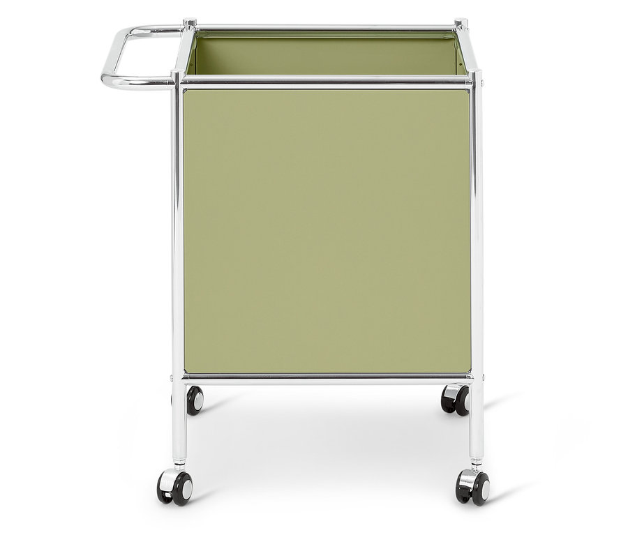 Ein Rollwagen mit hellgrünen Flächen und einem silbernen Rahmen steht auf einem weißen Untergrund.