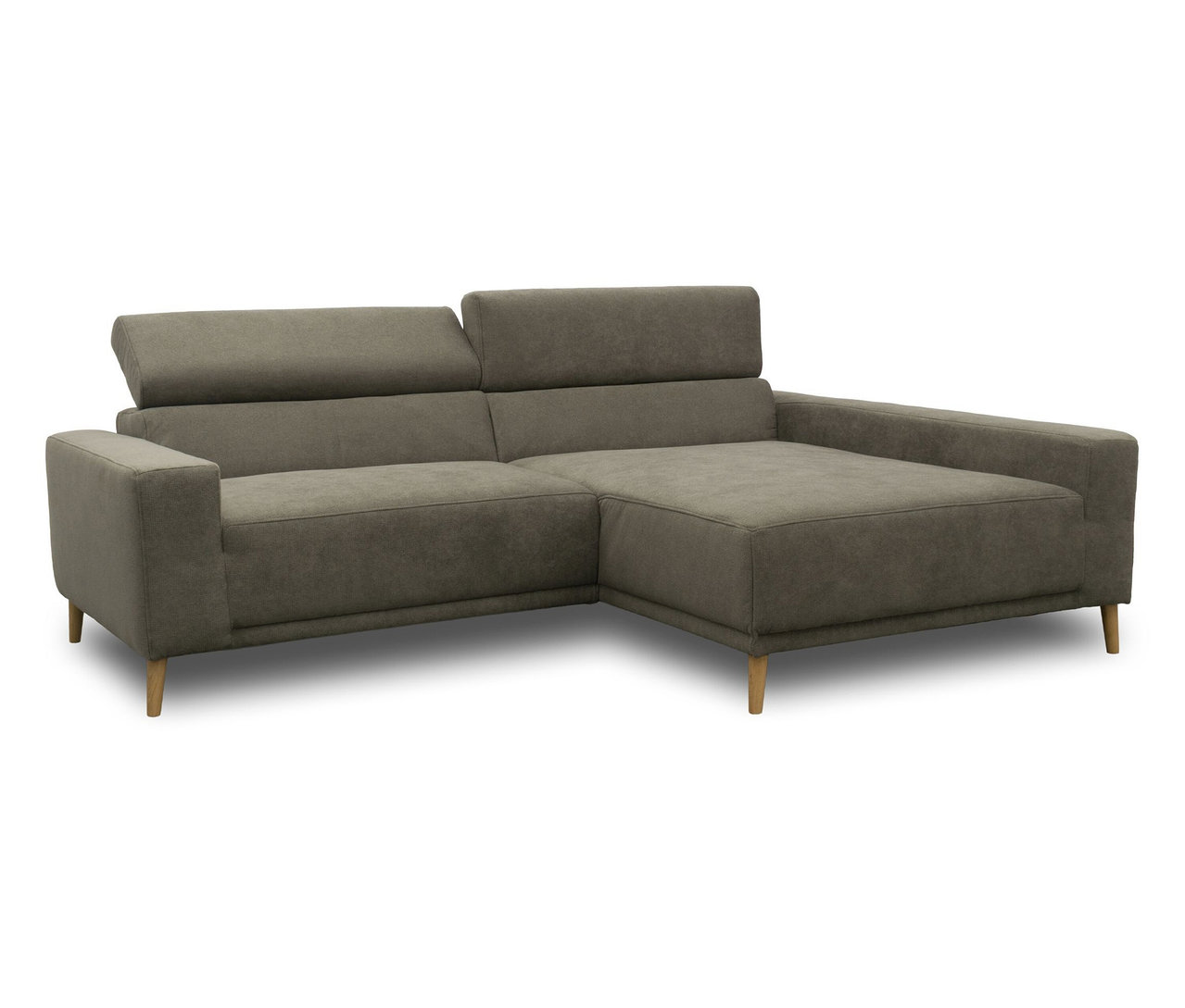Graues L-förmiges DOMO Sofa "Malmö" mit Longchair rechts, Kopfteilverstellung und hellen Holzfüßen.
