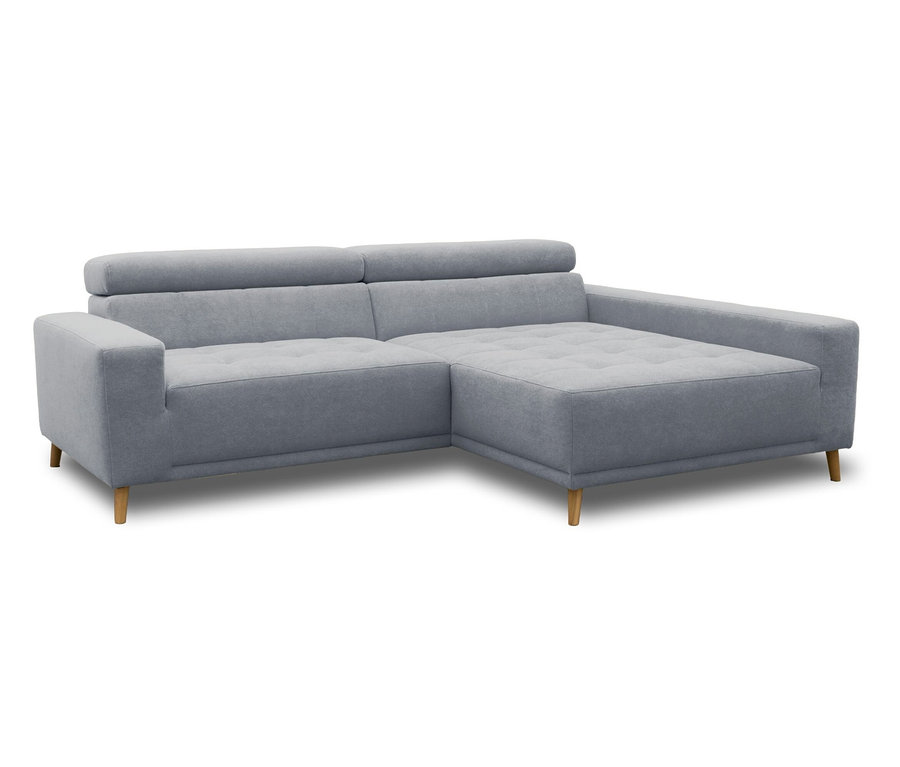 Graues L-förmiges Sofa mit Holzbeinen und getufteten Sitzflächen.