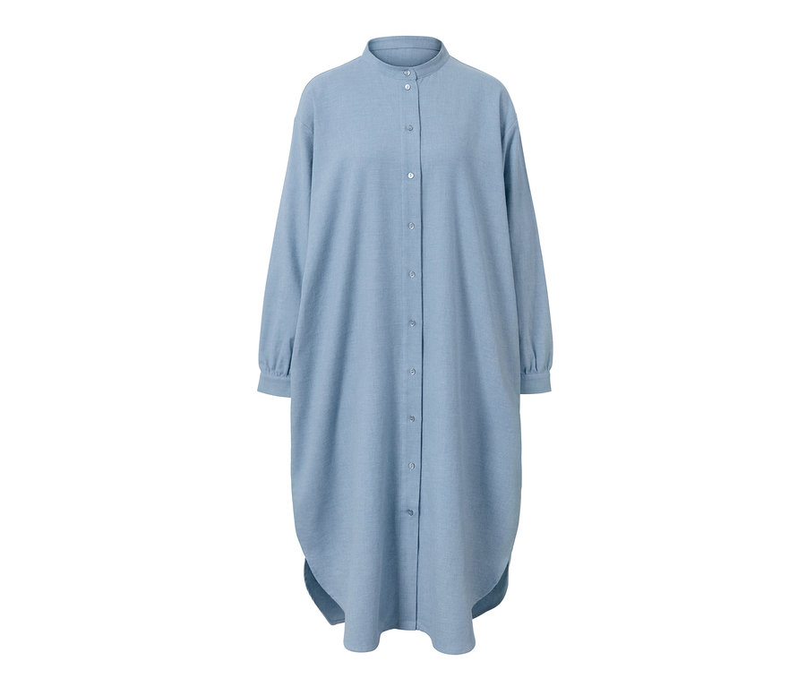 Blaues Flanell-Nachthemd mit Knöpfen.
