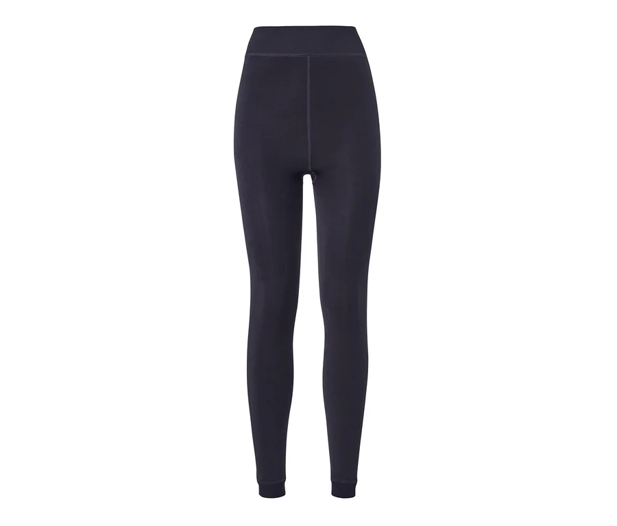 Eine gefütterte, schwarze Leggings auf weißem Hintergrund.