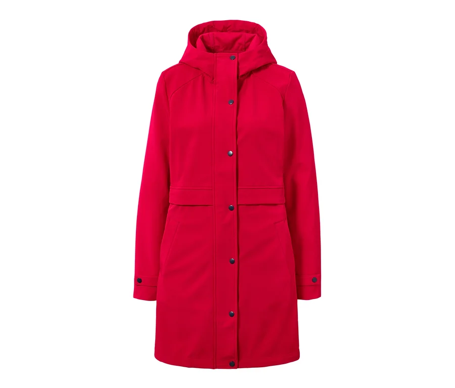 Roter Softshell-Mantel mit Kapuze.