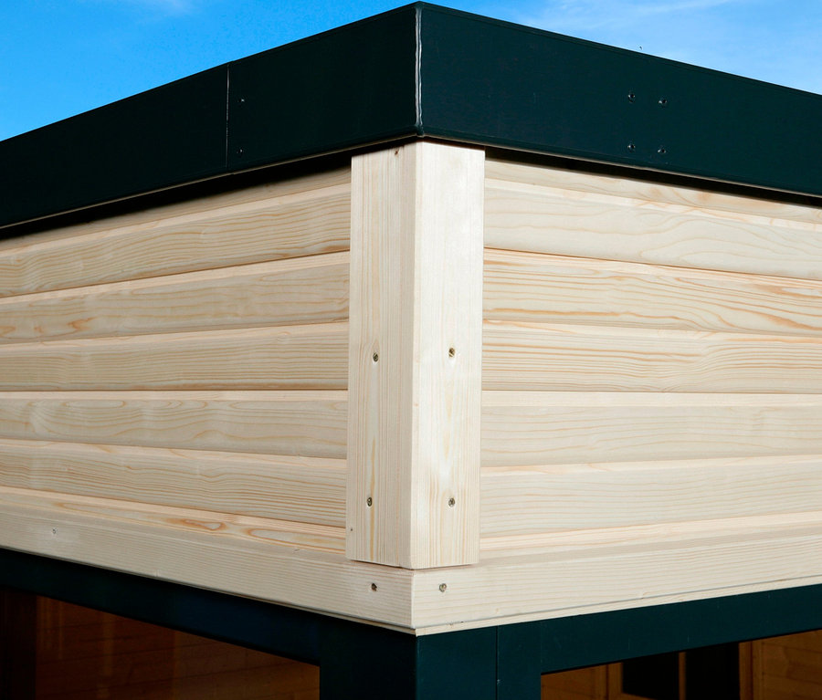 Detail einer Ecke des WEKA Design-Wochenendhauses mit Vordach »Cubilis 2.0«, 45 mm.