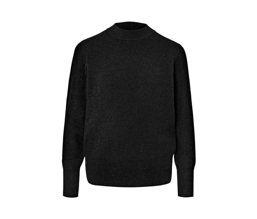 Schwarzer Feinstrickpullover.